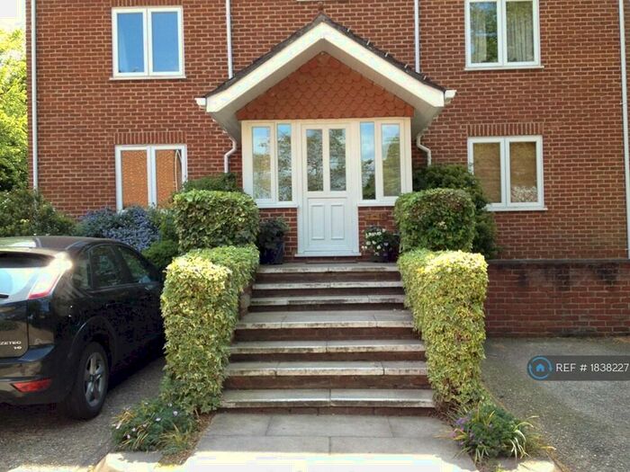 1 Bedroom Flat To Rent In Thornfield Green, Blackwater, Camberley, GU17