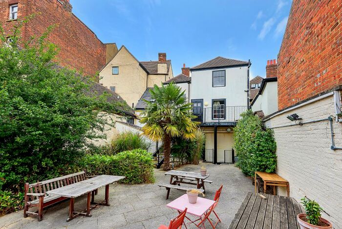 2 Bedroom Apartment To Rent In Lombard Street, Abingdon, OX14