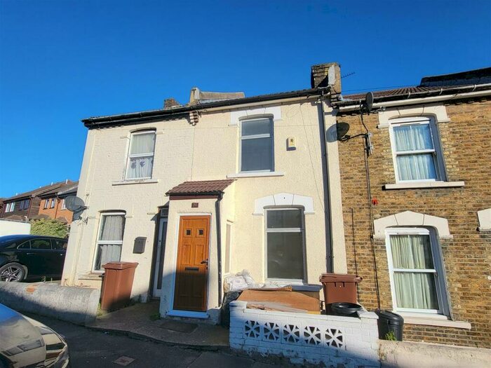 2 Bedroom Terraced House To Rent In Kitchener Road, Strood, ME2