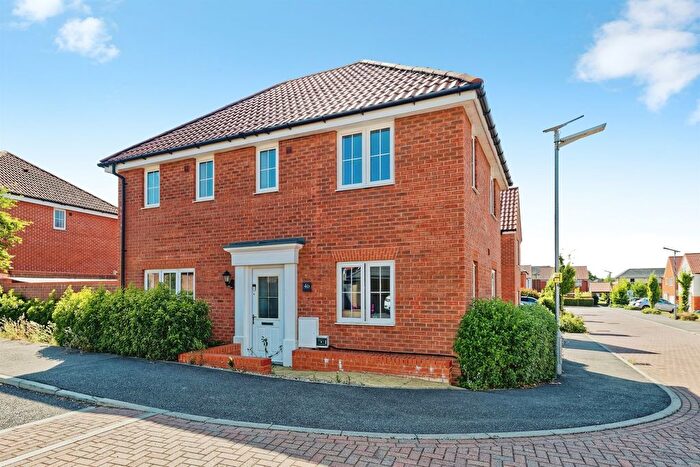 3 Bedroom Semi-Detached House For Sale In Mexborough Square, Aylesham, Canterbury, CT3