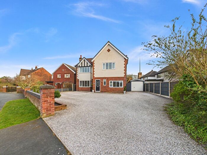 4 Bedroom Detached House To Rent In Kingsway, Penwortham, Lancashire, PR1