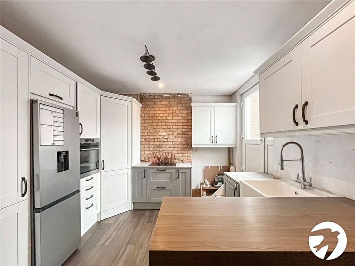 2 Bedroom Maisonette For Sale In Charlton Street, Maidstone, Kent, ME16