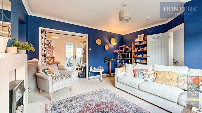 3 Bedroom Semi Detached House For Sale In Shepton Walk, Bedminster, BS3