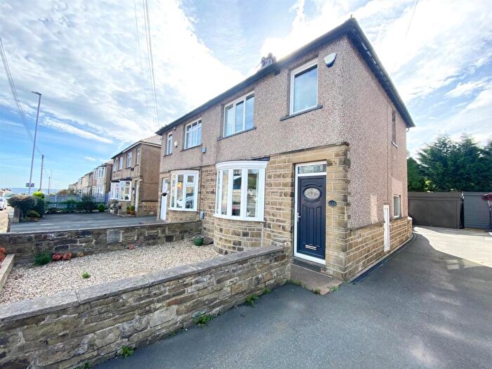 3 Bedroom Semi-Detached House For Sale In New Hey Road, Huddersfield, HD3