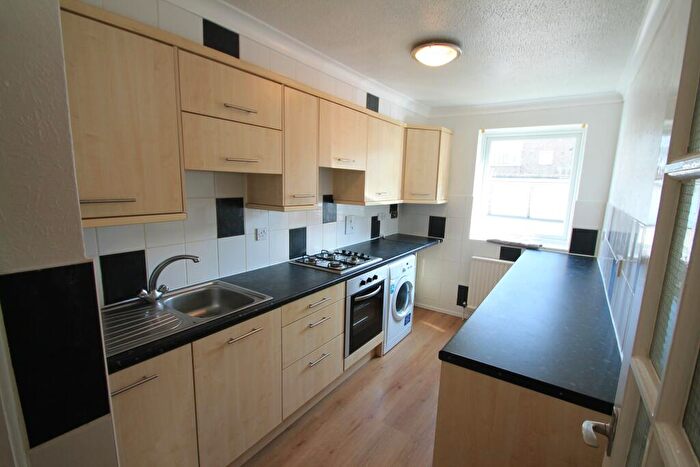 2 Bedroom Apartment To Rent In Kingsmere, Preston Park, BN1