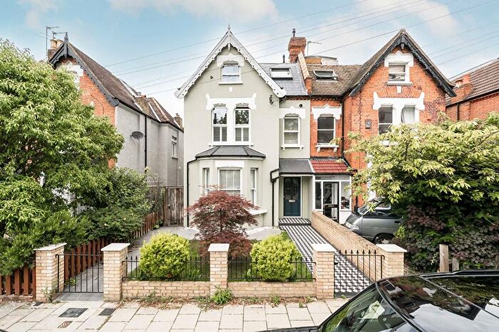 Studio To Rent In Hopton Road, London, SW16