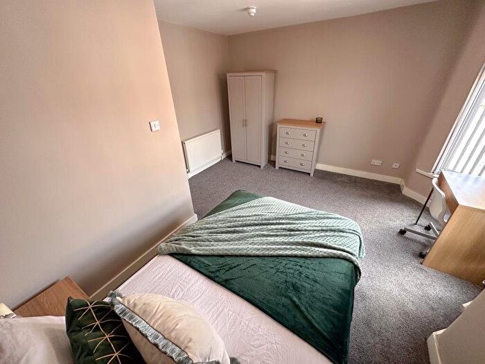 1 Bedroom House To Rent In Empress Road, L7