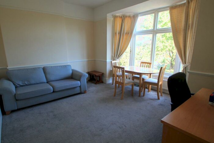 2 Bedroom House To Rent In Park Avenue, Bromley, BR1