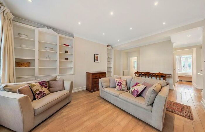 3 Bedroom Apartment To Rent In Marylebone Road, Marylebone, London, NW1