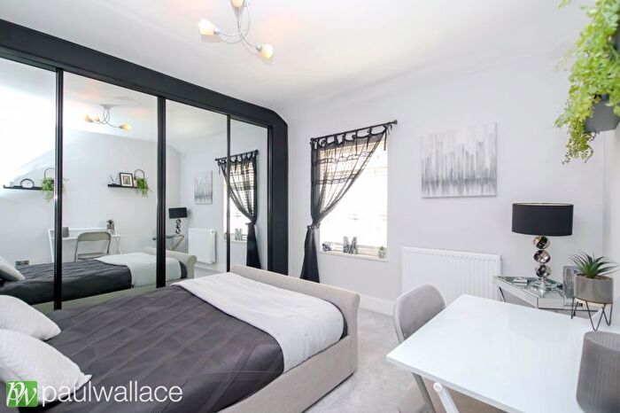 2 Bedroom End Of Terrace House For Sale In Burford Street, Hoddesdon, EN11