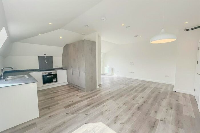 2 Bedroom Flat To Rent In Clive Lodge, Shirehall Lane, Hendon, NW4