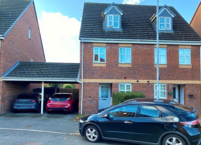 3 Bedroom Semi-detached House To Rent In Black Eagle Court, Burton-On-Trent, DE14