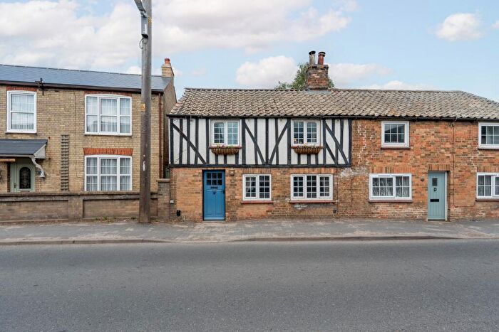 3 Bedroom Semi-Detached House For Sale In High Street, Earith, Huntingdon, Cambridgeshire, PE28