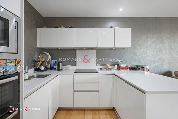 3 Bedroom Flat To Rent In Ceram Court, Poplar, E3