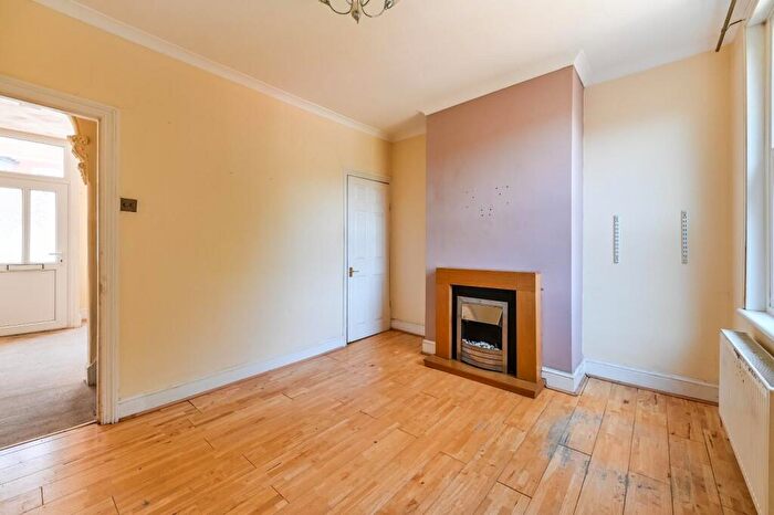 2 Bedroom Terraced House For Sale In Victoria Road, Chatham, ME4