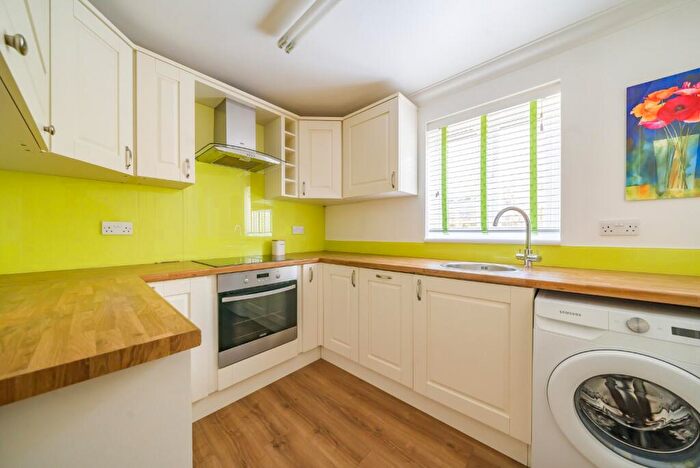 1 Bedroom Apartment To Rent In Inwen Court, Grinstead Road, London, Greater London, SE8