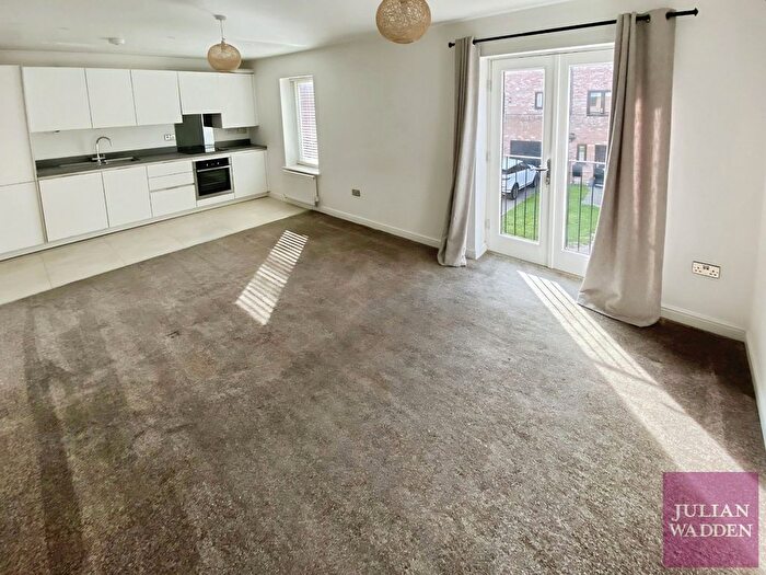 2 Bedroom Flat To Rent In Hearthstone Close, Cheadle, Stockport, SK8