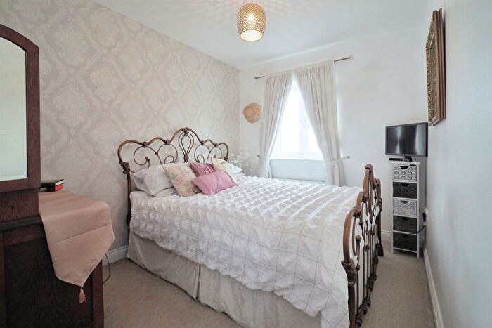 3 Bedroom End Of Terrace House For Sale In Kilford Close, Amesbury, Salisbury, SP4