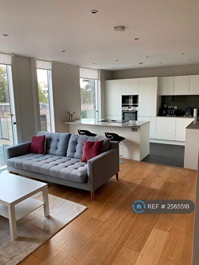 2 Bedroom Flat To Rent In Kingfisher Way, Cambridge, CB2
