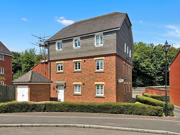 2 Bedroom Flat To Rent In Holt Close, Singleton, Ashford, TN23