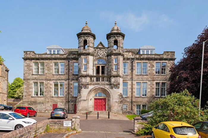 2 Bedroom Flat For Sale In Skibo Court, Dunfermline, KY12