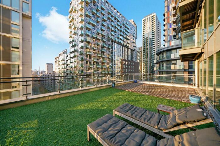 2 Bedroom Apartment To Rent In Millharbour, Canary Wharf, E14