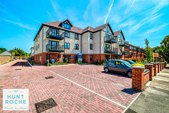2 Bedroom Apartment For Sale In Apartment, Chalkwell Avenue, Westcliff-On-Sea, Essex, SS0