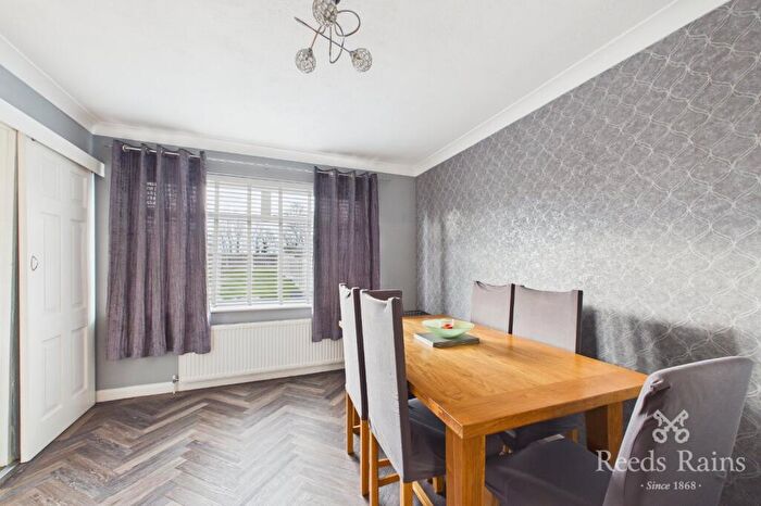 3 Bedroom Semi-Detached House For Sale In Binsted Avenue, Sheffield, S5