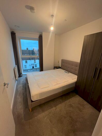 3 Bedroom Flat To Rent In East Acton Lane, London, W3