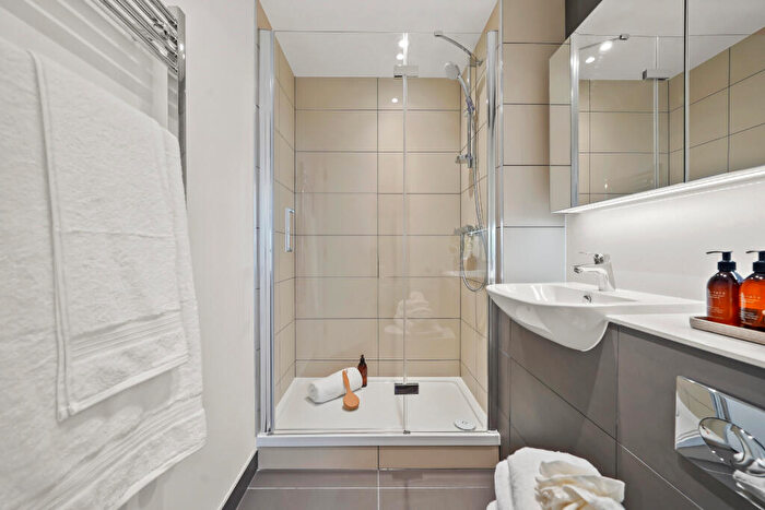 2 Bedroom Apartment To Rent In Pinnacle Tower, SE13
