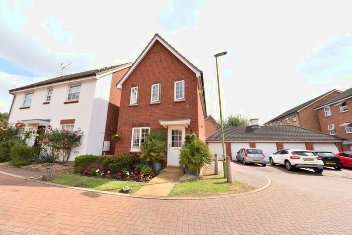 3 Bedroom Detached House To Rent In Cleveland Way, Stevenage, SG1