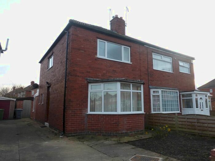 3 Bedroom Semi-Detached House To Rent In Danum Road, York, YO10