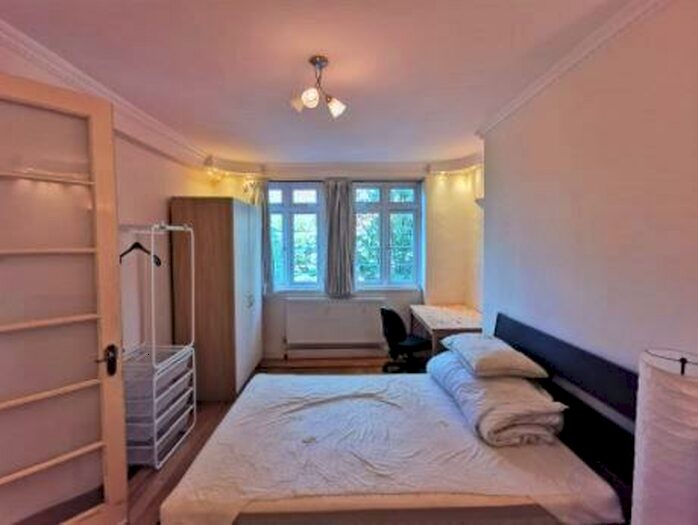 3 Bedroom Flat To Rent In Townshend Court, Regent's Park, London, NW8