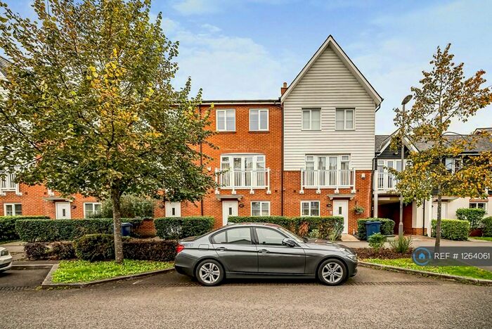 5 Bedroom Terraced House To Rent In Chequers Avenue, High Wycombe, HP11