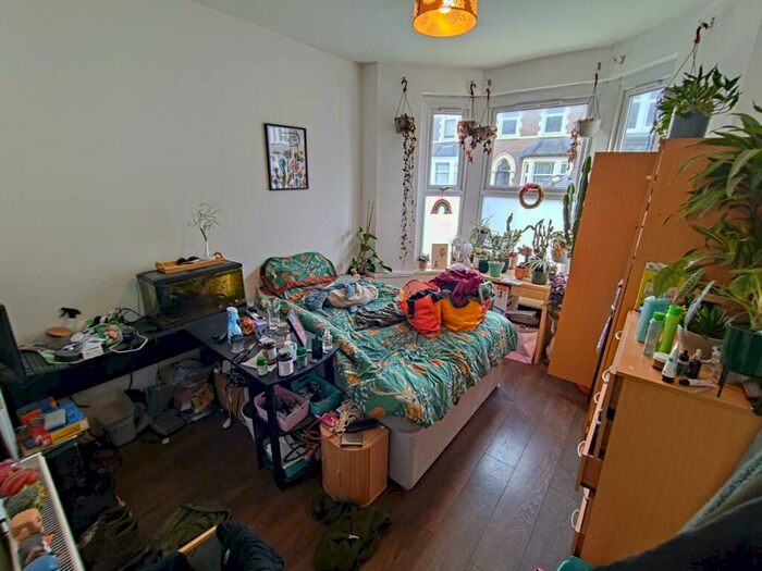 2 Bedroom Flat To Rent In Lisvane Street, Cathays, CF24