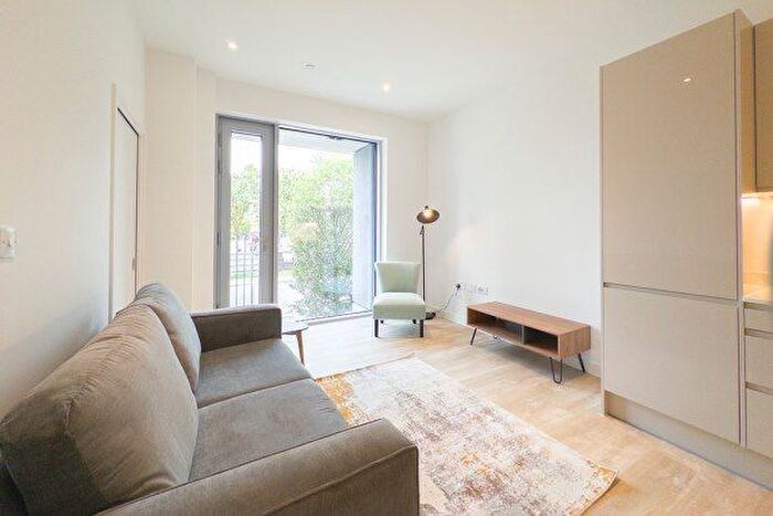 2 Bedroom Flat To Rent In Queen Street, Salford, M3