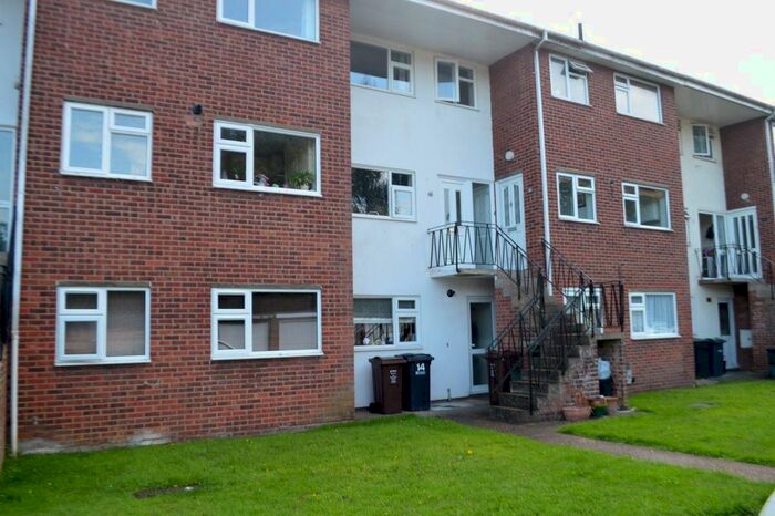 2 Bedroom Maisonette To Rent In Rowan Close, St Albans, AL4