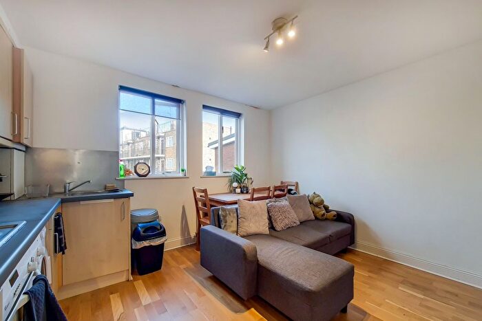 2 Bedroom Flat To Rent In Essex Road, Islington, N1