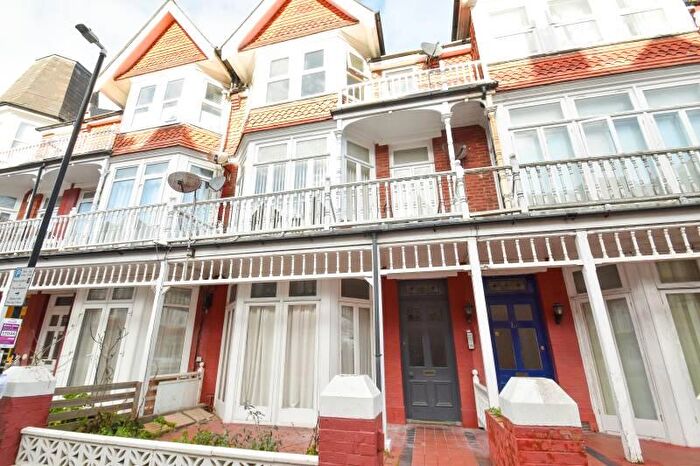 2 Bedroom Flat To Rent In Elms Avenue, Eastbourne, East Sussex, BN21