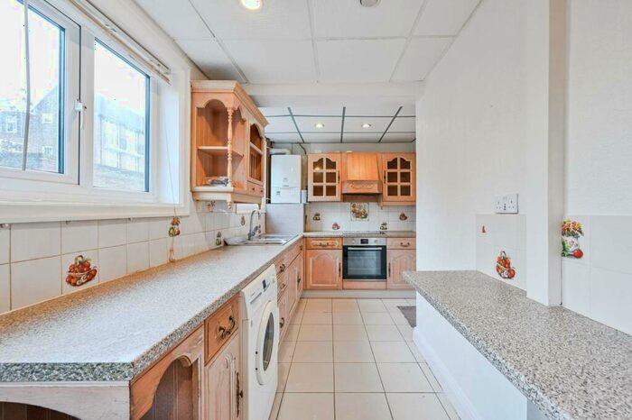 3 Bedroom Semi-Detached House To Rent In Winchcomb Gardens, Kidbrooke, London, SE9