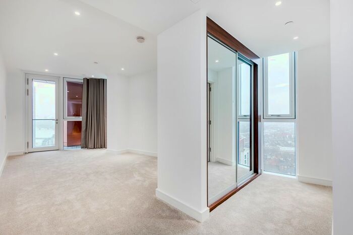 3 Bedroom Flat To Rent In Wandsworth Road, London, SW8