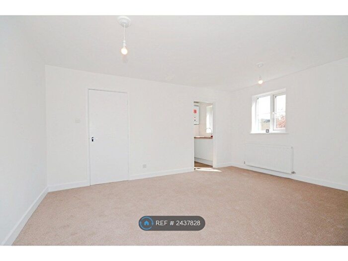 1 Bedroom Flat To Rent In West Street, Watford, WD17