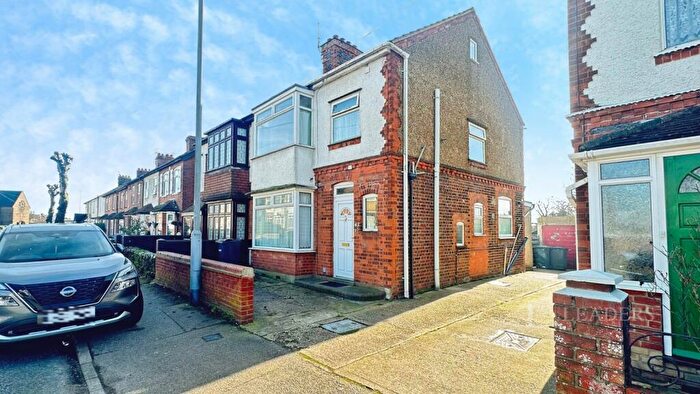 3 Bedroom Semi Detached House To Rent In Stockingstone Road, Luton, Bedfordshire, LU2