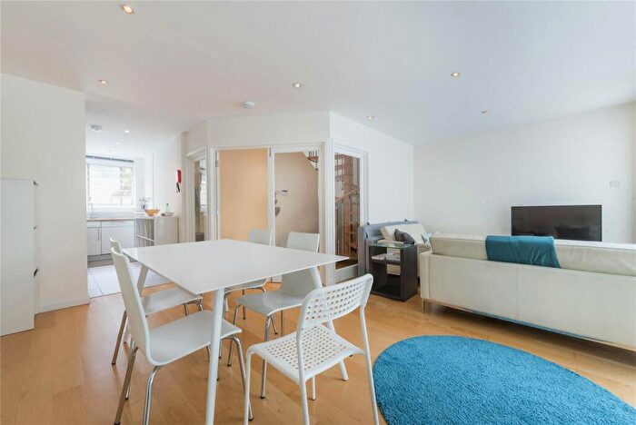 3 Bedroom Mews To Rent In Camden Mews, Camden, NW1