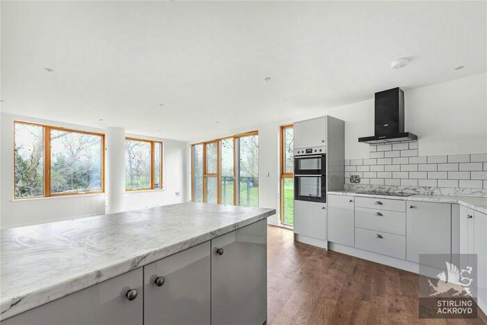 2 Bedroom Apartment To Rent In Paradise Park, A Lea Bridge Road, Hackney, London, E5