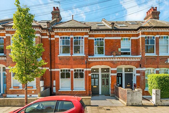 2 Bedroom Maisonette For Sale In Mantilla Road, Tooting, SW17