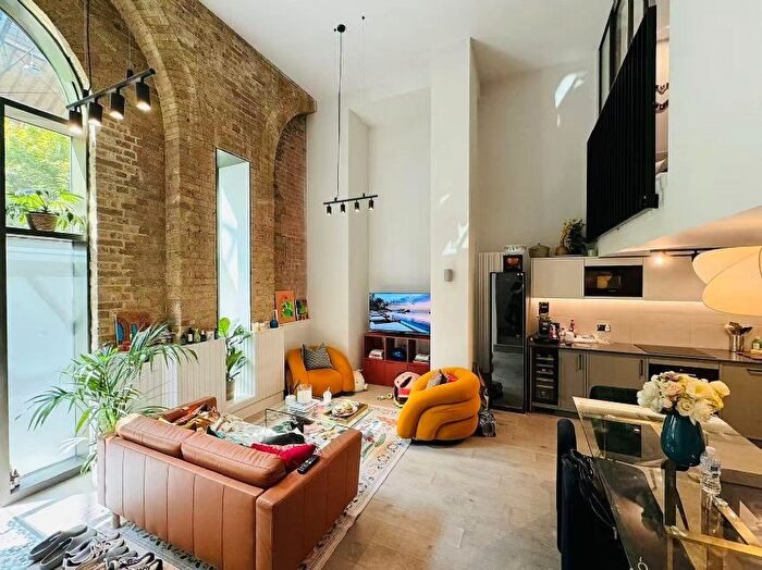 3 Bedroom Flat For Sale In Hopton Road, London, SE18
