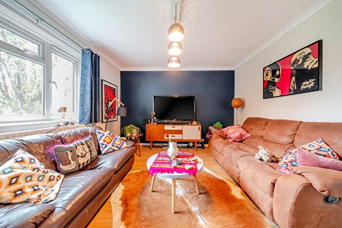 2 Bedroom Flat For Sale In Paradise Road, London, SW4