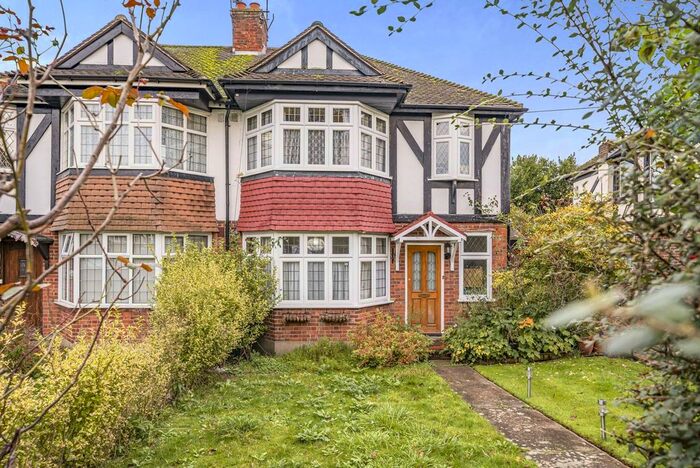 1 Bedroom Flat To Rent In Vale Crescent, Kingston Vale, London, SW15