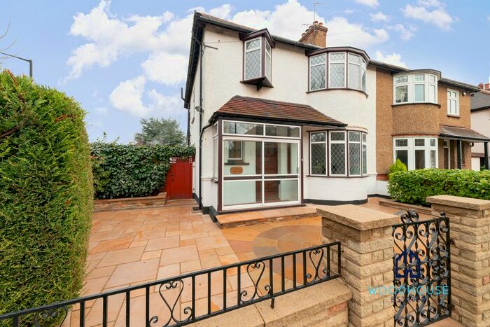3 Bedroom Semi-Detached House To Rent In De Bohun Avenue, London, N14